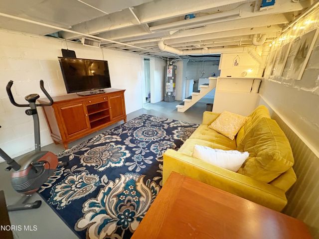 136 E Leroy Avenue, Bowling Green, OH 43402