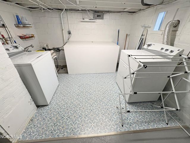 136 E Leroy Avenue, Bowling Green, OH 43402