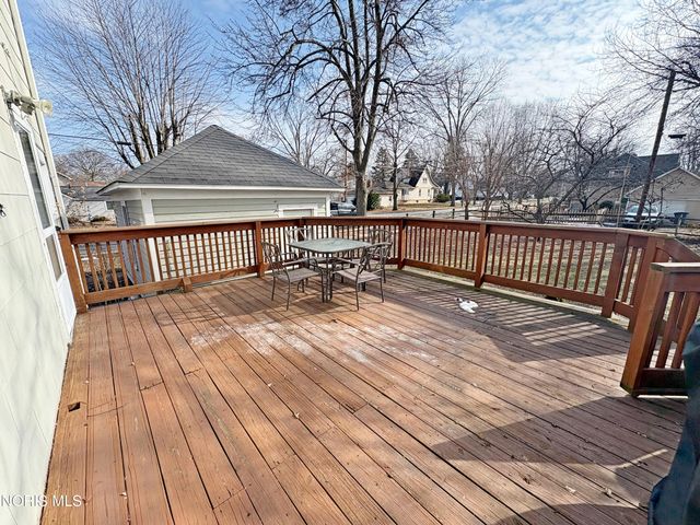 136 E Leroy Avenue, Bowling Green, OH 43402