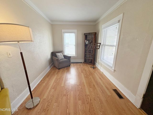 136 E Leroy Avenue, Bowling Green, OH 43402