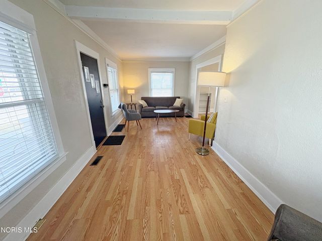 136 E Leroy Avenue, Bowling Green, OH 43402