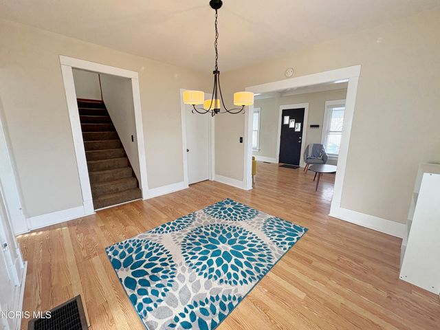 136 E Leroy Avenue, Bowling Green, OH 43402