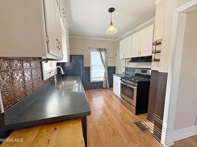 136 E Leroy Avenue, Bowling Green, OH 43402