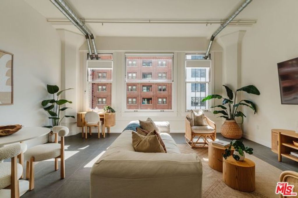 939 S Broadway 404, Los Angeles, CA 90015