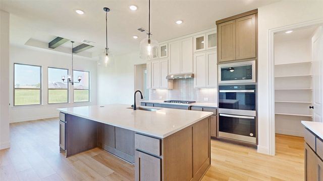 1099 Paradise Parkway, Poolville, TX 76487