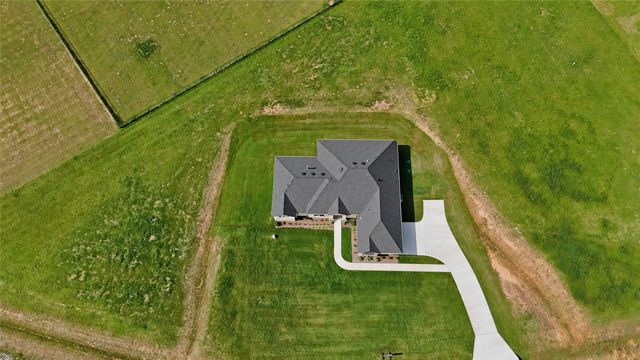 1099 Paradise Parkway, Poolville, TX 76487