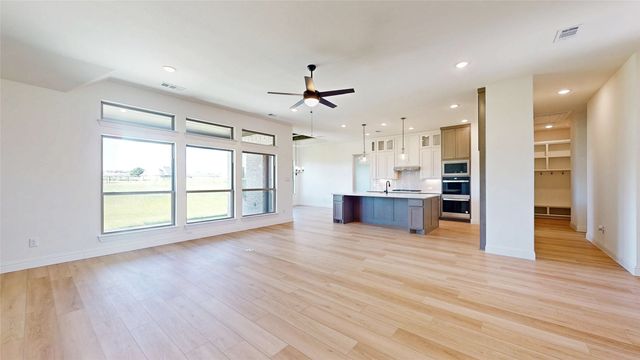 1099 Paradise Parkway, Poolville, TX 76487