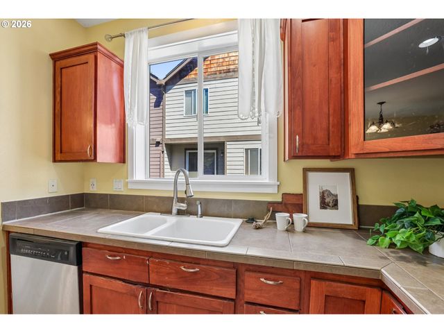 16236 Sw GAGE Ln, Beaverton, OR 97006
