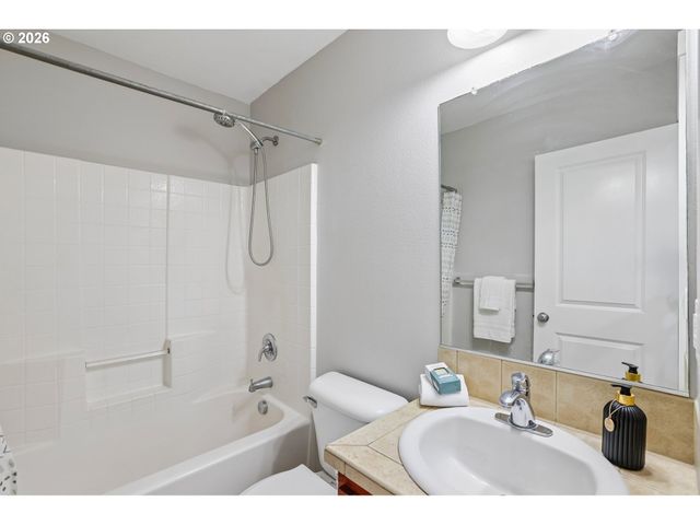 16236 Sw GAGE Ln, Beaverton, OR 97006