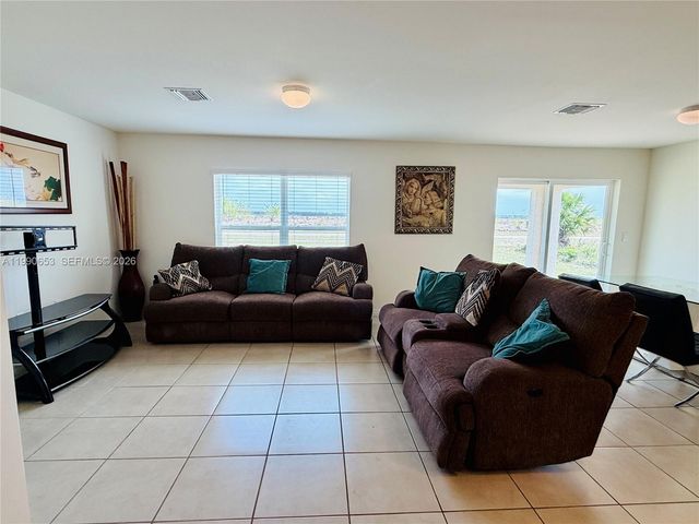 513 Ella Jean PL, La Belle, FL 33935