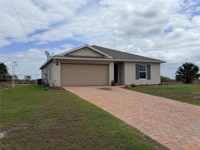513 Ella Jean PL, La Belle, FL 33935