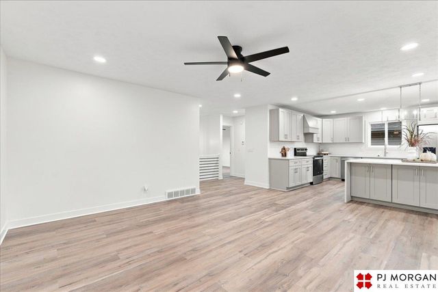 5614 S 48 Street, Omaha, NE 68117