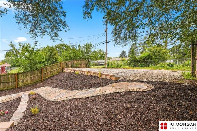 5614 S 48 Street, Omaha, NE 68117