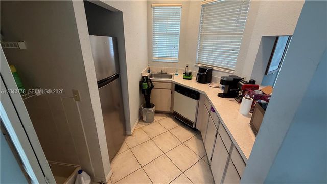 735 SW 148 AVE 1711, Sunrise, FL 33325