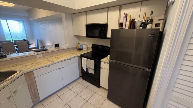 735 SW 148 AVE 1711, Sunrise, FL 33325