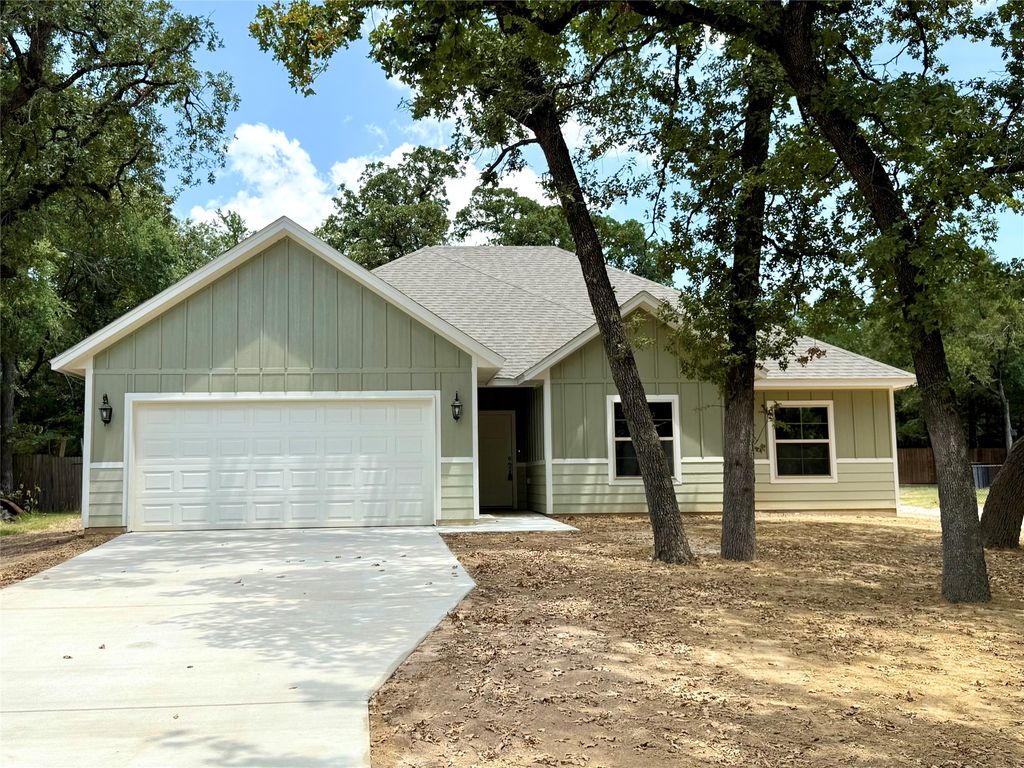 110 Seminole Cove, Lake Kiowa, TX 76240