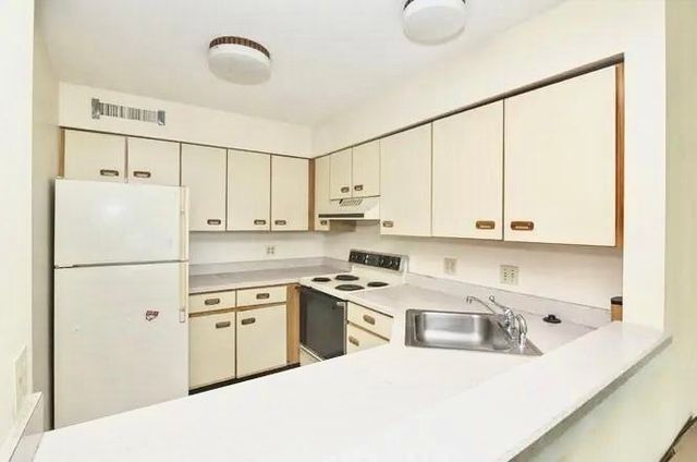 50 South Common St 403, Lynn, MA 01902