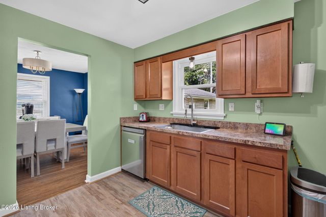 9914 Prairie Dr, Louisville, KY 40272