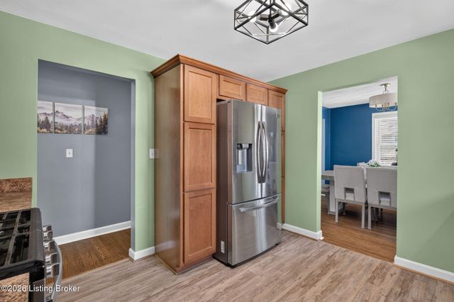 9914 Prairie Dr, Louisville, KY 40272