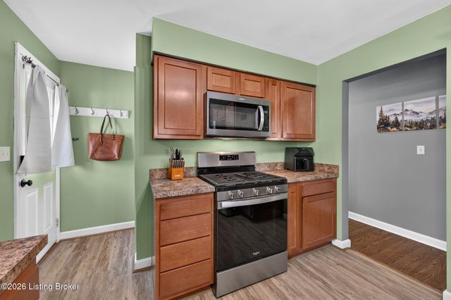 9914 Prairie Dr, Louisville, KY 40272