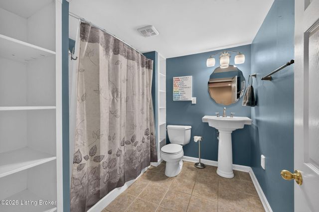 9914 Prairie Dr, Louisville, KY 40272