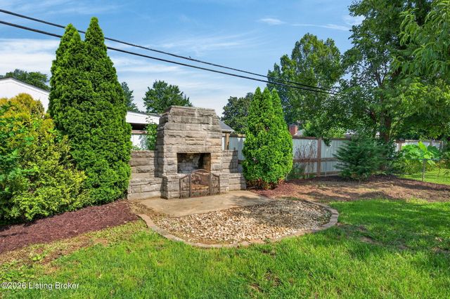 9914 Prairie Dr, Louisville, KY 40272