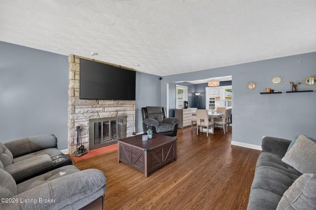 9914 Prairie Dr, Louisville, KY 40272