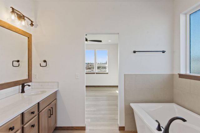 44 E Center Ln, Spokane, WA 99208