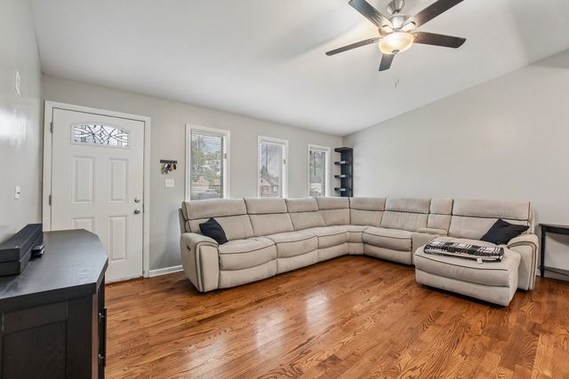 520 N Kinzie Place, Thornton, IL 60476