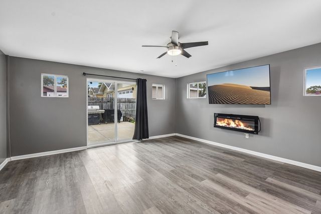 520 N Kinzie Place, Thornton, IL 60476