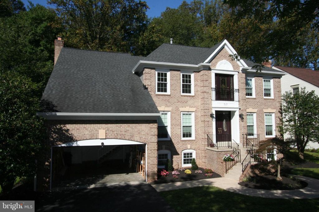 717 HAWKESBURY LN, Silver Spring, MD 20904