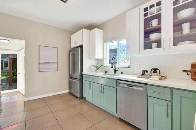 735 Apgar St, Oakland, CA 94609