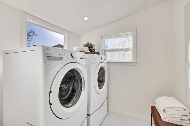 735 Apgar St, Oakland, CA 94609