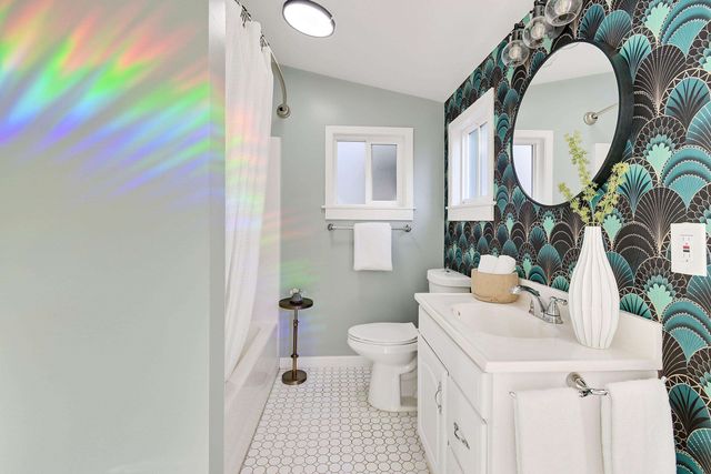 735 Apgar St, Oakland, CA 94609