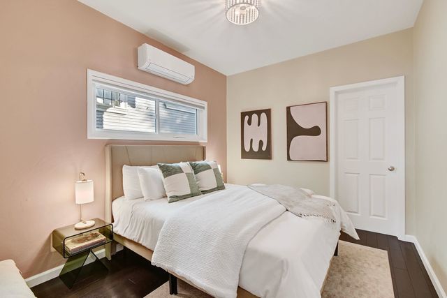 735 Apgar St, Oakland, CA 94609