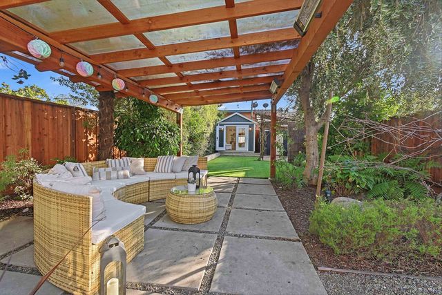 735 Apgar St, Oakland, CA 94609