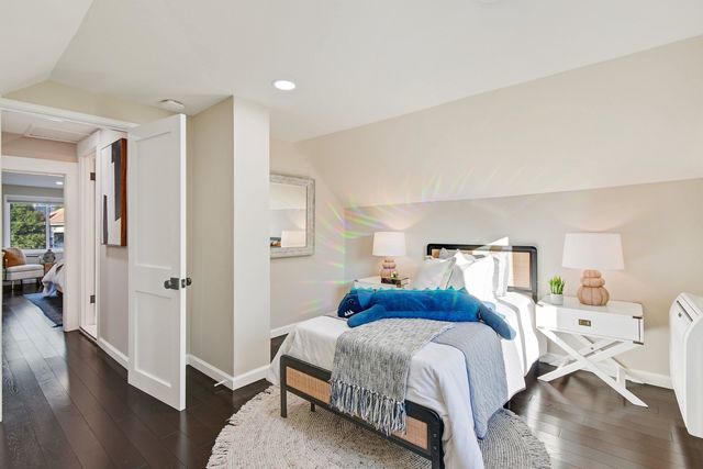 735 Apgar St, Oakland, CA 94609