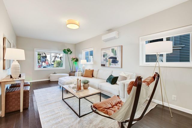 735 Apgar St, Oakland, CA 94609