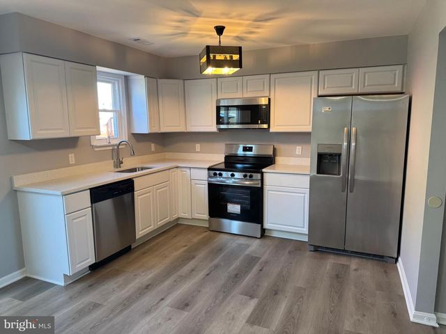 146 MARINE OAKS DR, Essex, MD 21221