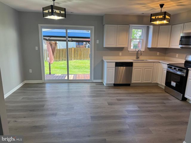 146 MARINE OAKS DR, Essex, MD 21221