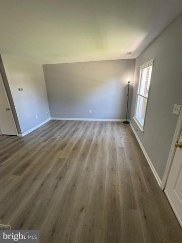 146 MARINE OAKS DR, Essex, MD 21221