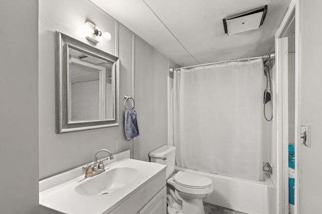 3555 S Pacific Highway SPC 143, Medford, OR 97501