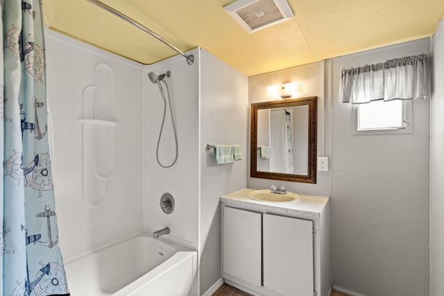 3555 S Pacific Highway SPC 143, Medford, OR 97501