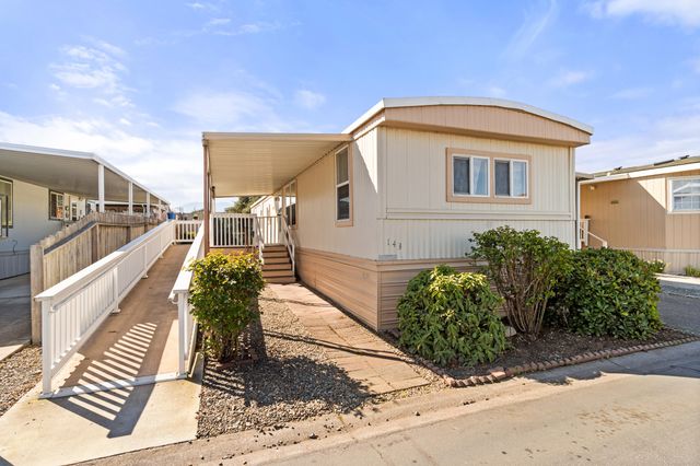 3555 S Pacific Highway SPC 143, Medford, OR 97501