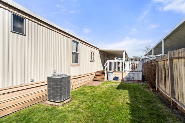 3555 S Pacific Highway SPC 143, Medford, OR 97501