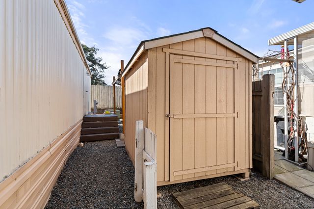 3555 S Pacific Highway SPC 143, Medford, OR 97501