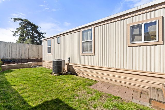 3555 S Pacific Highway SPC 143, Medford, OR 97501