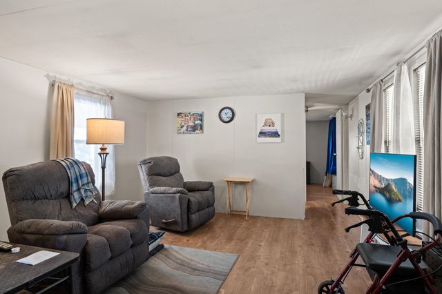 3555 S Pacific Highway SPC 143, Medford, OR 97501