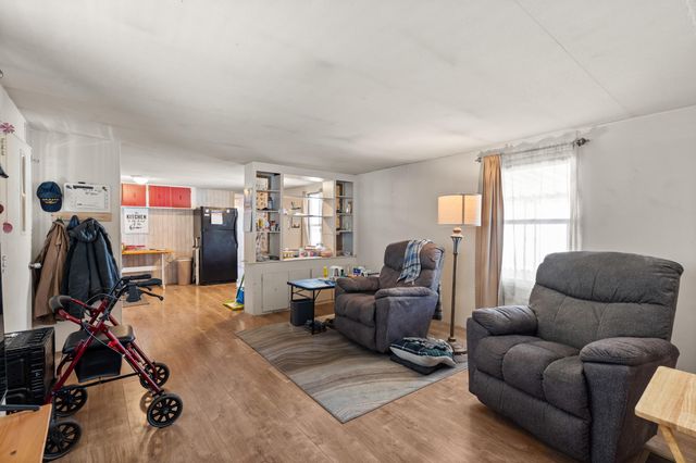 3555 S Pacific Highway SPC 143, Medford, OR 97501