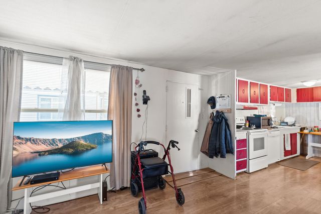 3555 S Pacific Highway SPC 143, Medford, OR 97501